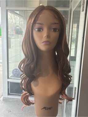Collection Long Wavy Wig - Chestnut Brown strawberry highlights